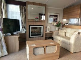 Devon Cliffs Holiday Park - Holiday Accommodation 5174 - Devon - 1188922 - thumbnail photo 5