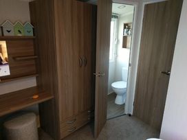 Devon Cliffs Holiday Park - Holiday Accommodation 5174 - Devon - 1188922 - thumbnail photo 11