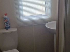 Lido Beach Holiday Park - Holiday Accommodation 5250 - North Wales - 1188926 - thumbnail photo 8