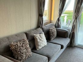 Primrose Valley Holiday Park - Holiday Accommodation 5327 - North Yorkshire (incl. Whitby) - 1188931 - thumbnail photo 6
