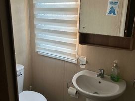 Primrose Valley Holiday Park - Holiday Accommodation 5327 - North Yorkshire (incl. Whitby) - 1188931 - thumbnail photo 11