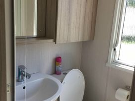 Marton Mere Holiday Village - Holiday Accommodation 5625 - Lake District - 1188944 - thumbnail photo 2