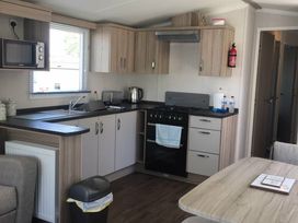 Marton Mere Holiday Village - Holiday Accommodation 5625 - Lake District - 1188944 - thumbnail photo 8