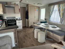 Marton Mere Holiday Village - Holiday Accommodation 5625 - Lake District - 1188944 - thumbnail photo 11