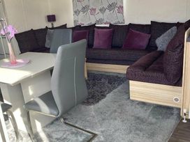 Marton Mere Holiday Village - Holiday Accommodation 5626 - Lake District - 1188945 - thumbnail photo 2