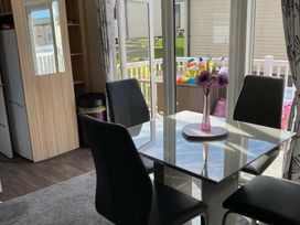 Marton Mere Holiday Village - Holiday Accommodation 5626 - Lake District - 1188945 - thumbnail photo 4