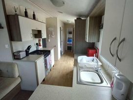 Trecco Bay - Holiday Accommodation 5651 - Somerset & Wiltshire - 1188947 - thumbnail photo 2