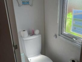 Trecco Bay - Holiday Accommodation 5651 - Somerset & Wiltshire - 1188947 - thumbnail photo 6