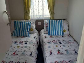 Trecco Bay - Holiday Accommodation 5651 - Somerset & Wiltshire - 1188947 - thumbnail photo 10