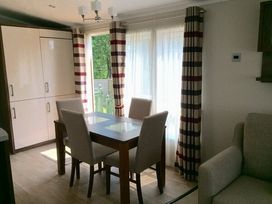 Pinewoods Holiday Park - Holiday Accommodation 5674 - Norfolk - 1188948 - thumbnail photo 2