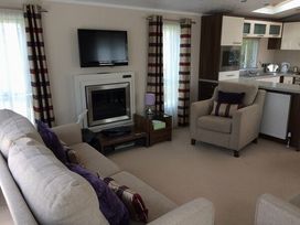 Pinewoods Holiday Park - Holiday Accommodation 5674 - Norfolk - 1188948 - thumbnail photo 3