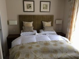 Pinewoods Holiday Park - Holiday Accommodation 5674 - Norfolk - 1188948 - thumbnail photo 5