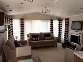 Pinewoods Holiday Park - Holiday Accommodation 5674 - Norfolk - 1188948 - thumbnail photo 9