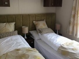 Pinewoods Holiday Park - Holiday Accommodation 5674 - Norfolk - 1188948 - thumbnail photo 10