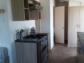 Golden Sands - Holiday Accommodation 5768 - Lincolnshire - 1188953 - thumbnail photo 2