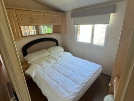 Quay West Holiday Park - Holiday Accommodation 59 - Mid Wales - 1188960 - thumbnail photo 9