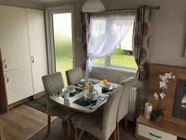 Primrose Valley Holiday Park - Holiday Accommodation 5916 - North Yorkshire (incl. Whitby) - 1188963 - thumbnail photo 5