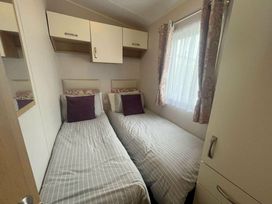 Primrose Valley Holiday Park - Holiday Accommodation 5916 - North Yorkshire (incl. Whitby) - 1188963 - thumbnail photo 9