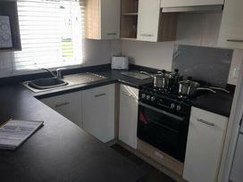 Caister Holiday Park - Holiday Accommodation 6033 - Norfolk - 1188973 - thumbnail photo 3