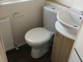 Caister Holiday Park - Holiday Accommodation 6033 - Norfolk - 1188973 - thumbnail photo 7