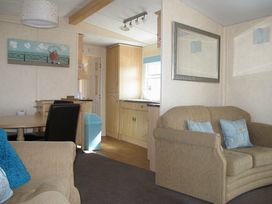 Small Grove Caravan Park - Holiday Accommodation 6077 - Lincolnshire - 1188976 - thumbnail photo 3