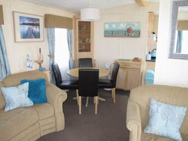 Small Grove Caravan Park - Holiday Accommodation 6077 - Lincolnshire - 1188976 - thumbnail photo 4