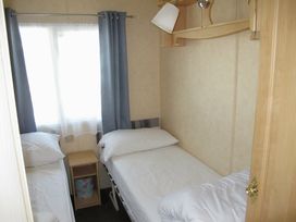 Small Grove Caravan Park - Holiday Accommodation 6077 - Lincolnshire - 1188976 - thumbnail photo 7