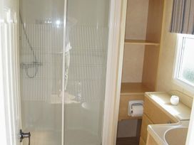 Small Grove Caravan Park - Holiday Accommodation 6077 - Lincolnshire - 1188976 - thumbnail photo 9