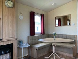 Lyons Robin Hood - Holiday Accommodation 6087 - North Wales - 1188977 - thumbnail photo 2