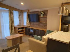 Wild Duck Holiday Park - Holiday Accommodation 6115 - Norfolk - 1188979 - thumbnail photo 5