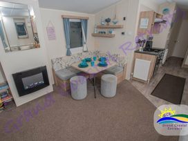 Devon Cliffs Holiday Park - Holiday Accommodation 6138 - Devon - 1188981 - thumbnail photo 4