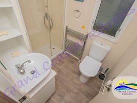 Devon Cliffs Holiday Park - Holiday Accommodation 6138 - Devon - 1188981 - thumbnail photo 8