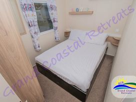 Devon Cliffs Holiday Park - Holiday Accommodation 6138 - Devon - 1188981 - thumbnail photo 12