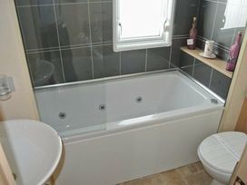 Skipsea Sands Holiday Park - Holiday Accommodation 6234 - North Yorkshire (incl. Whitby) - 1188988 - thumbnail photo 7