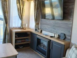 Devon Cliffs Holiday Park - Holiday Accommodation 6258 - Devon - 1188990 - thumbnail photo 2