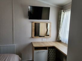 Devon Cliffs Holiday Park - Holiday Accommodation 6258 - Devon - 1188990 - thumbnail photo 12