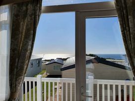 Devon Cliffs Holiday Park - Holiday Accommodation 6258 - Devon - 1188990 - thumbnail photo 15
