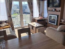 Presthaven Beach Resort - Holiday Accommodation 628 - North Wales - 1188994 - thumbnail photo 14