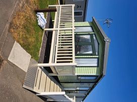 Presthaven Beach Resort - Holiday Accommodation 628 - North Wales - 1188994 - thumbnail photo 18