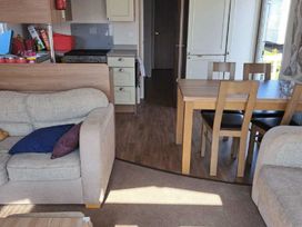 Presthaven Beach Resort - Holiday Accommodation 628 - North Wales - 1188994 - thumbnail photo 19