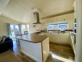 Hafan y Mor Haven - Holiday Accommodation 6317 - North Wales - 1188996 - thumbnail photo 8