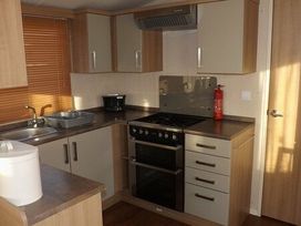 Pinewoods Holiday Park - Holiday Accommodation 6322 - Norfolk - 1188998 - thumbnail photo 2