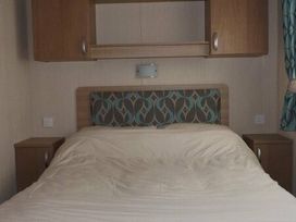 Pinewoods Holiday Park - Holiday Accommodation 6322 - Norfolk - 1188998 - thumbnail photo 5