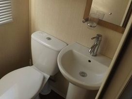 Pinewoods Holiday Park - Holiday Accommodation 6322 - Norfolk - 1188998 - thumbnail photo 8