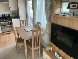 Tattershall Lakes Country Park - Holiday Accommodation 639 - Lincolnshire - 1189004 - thumbnail photo 8