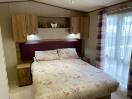 Tattershall Lakes Country Park - Holiday Accommodation 639 - Lincolnshire - 1189004 - thumbnail photo 11