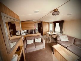 Devon Cliffs Holiday Park - Holiday Accommodation 6394 - Devon - 1189005 - thumbnail photo 2