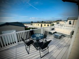 Devon Cliffs Holiday Park - Holiday Accommodation 6394 - Devon - 1189005 - thumbnail photo 5