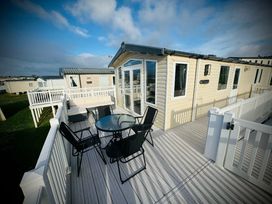 Devon Cliffs Holiday Park - Holiday Accommodation 6394 - Devon - 1189005 - thumbnail photo 8