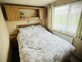 Devon Cliffs Holiday Park - Holiday Accommodation 6394 - Devon - 1189005 - thumbnail photo 9